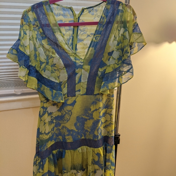 Dress - Picture 2 of 6